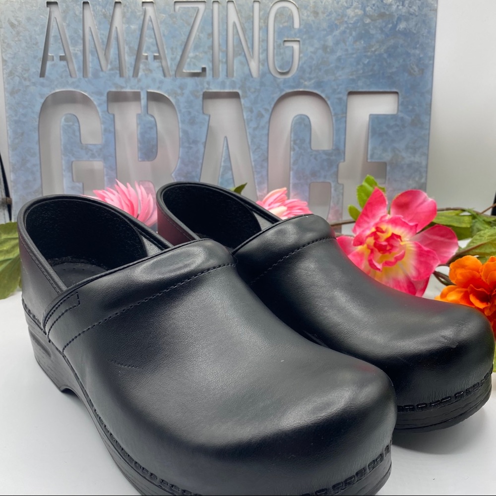 Dansko Sz 41 Black Leather Professional Clogs